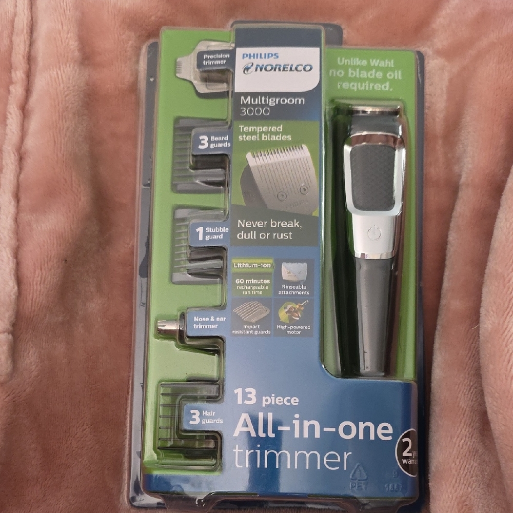 Philips Norelco Multigroom 3000 Trimmer - Black and Silver NWT UNISEX
